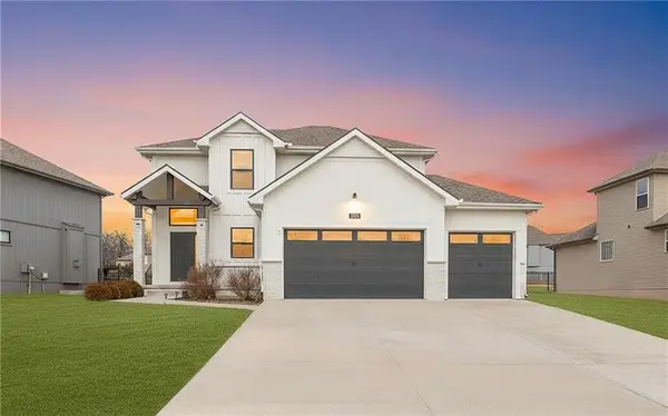 1225 Hillmann Lane, Warrensburg, MO 64093