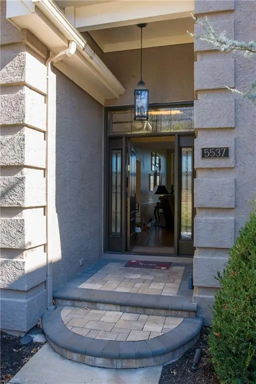 5537 Alden Street, Shawnee, KS 66216 - #2