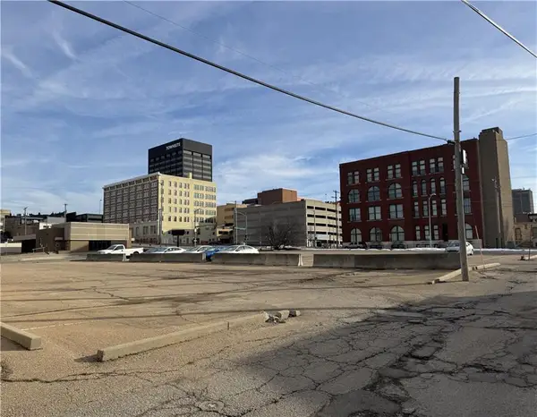 204 SW 5th Street, Topeka, KS 66603