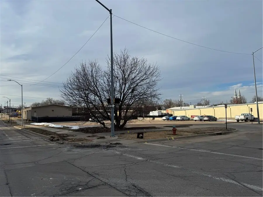 204 SW 5th Street, Topeka, KS 66603 - #2