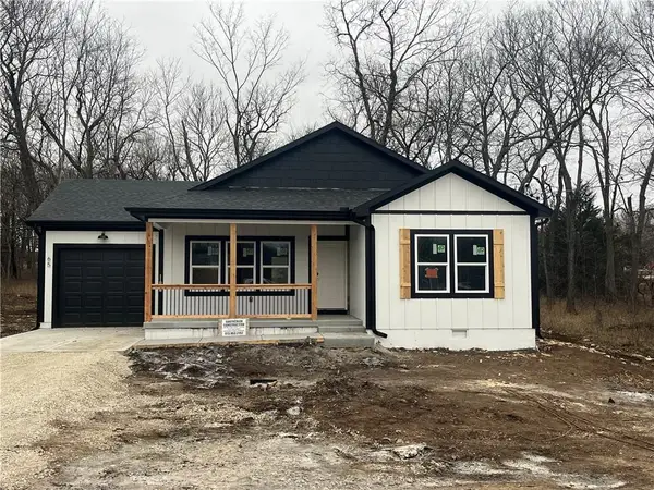 65 Rose Marie Drive, Linn Valley, KS 66040