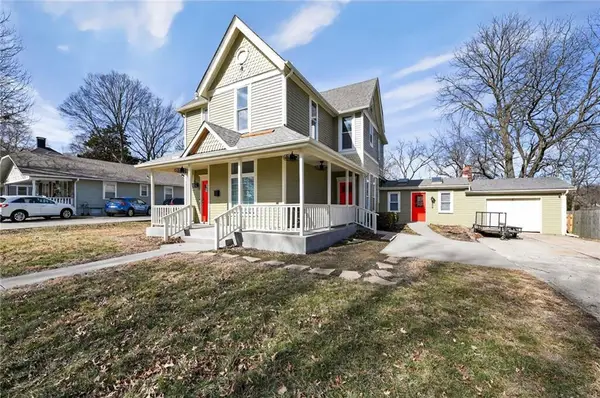 204 SE 1st Street, Lee's Summit, MO 64063