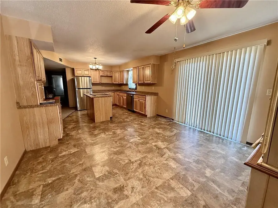 205 S Traster Street, Altamont, KS 67330 - #3