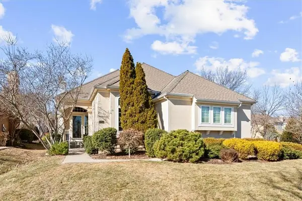 11812 S Carriage Road, Olathe, KS 66062