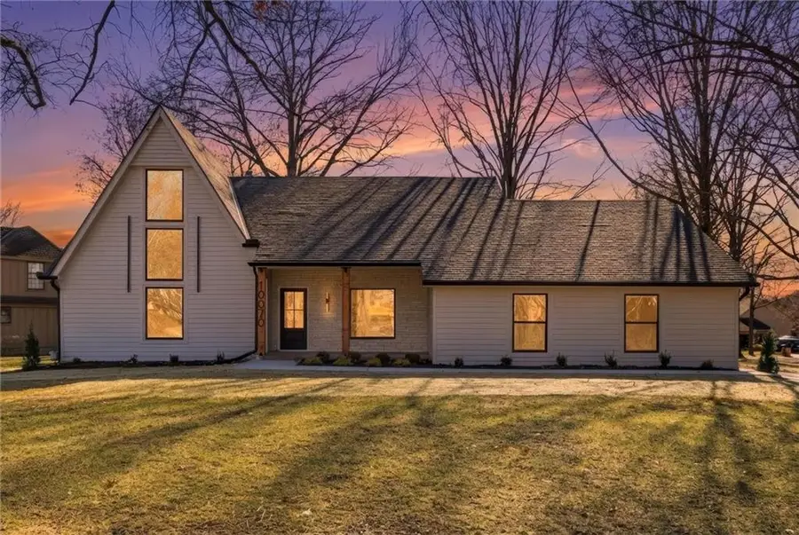 10070 Hemlock Drive, Overland Park, KS 66212 - #2
