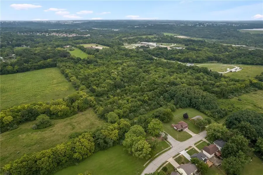 9721 Elm Avenue, Kansas City, MO 64134 - Image #2