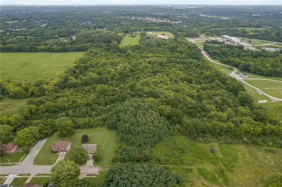 9721 Elm Avenue, Kansas City, MO 64134 - Image #3