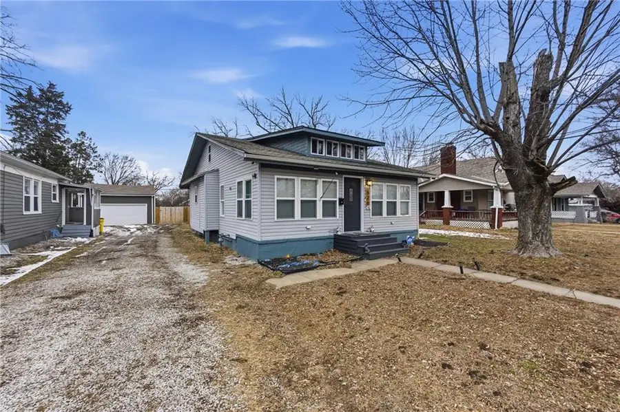 526 S Hardy Avenue, Independence, MO 64053 - #2