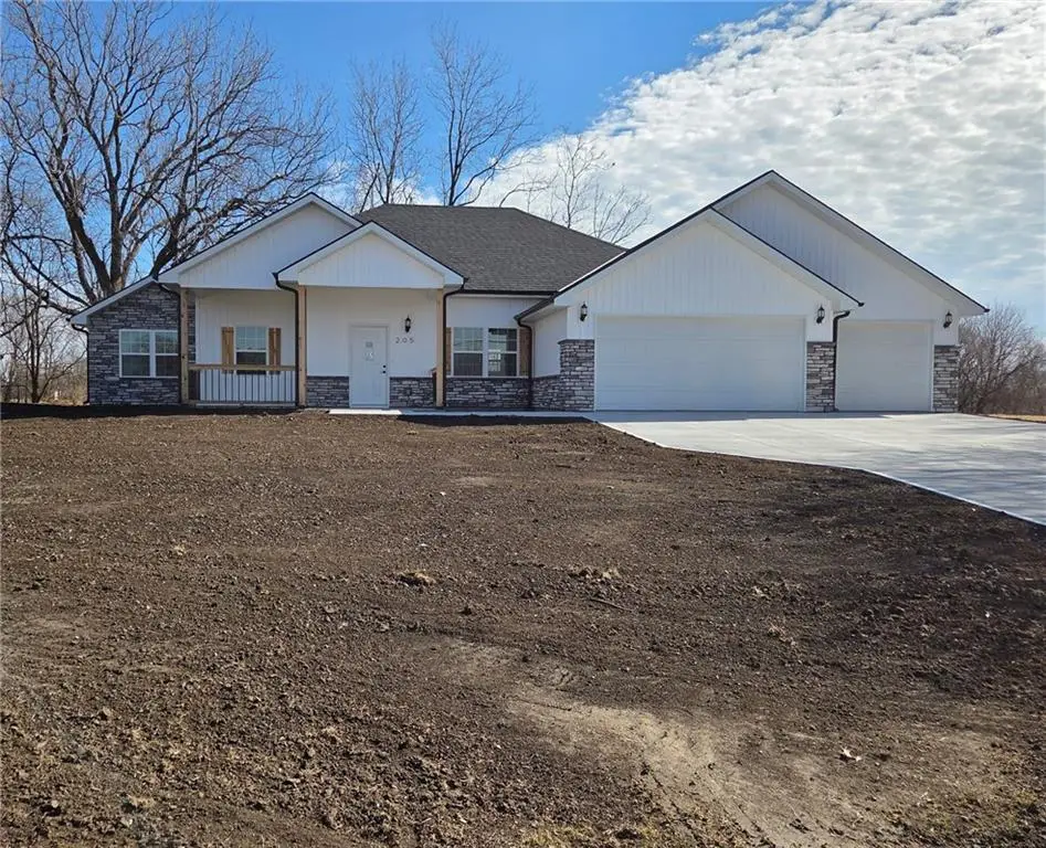 205 N Cedar Street, Savannah, MO 64485 - #1