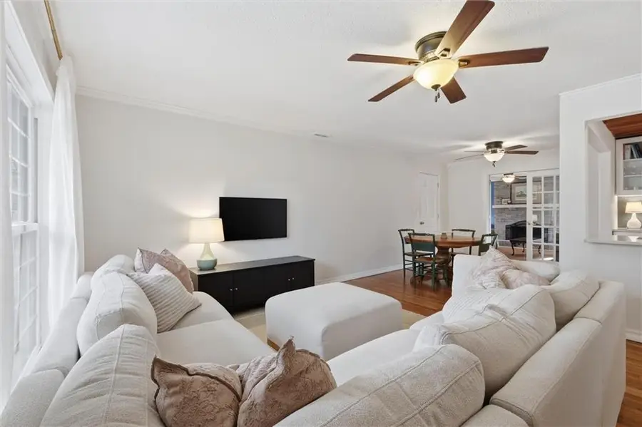 7705 Colonial Drive, Prairie Village, KS 66208 - #3