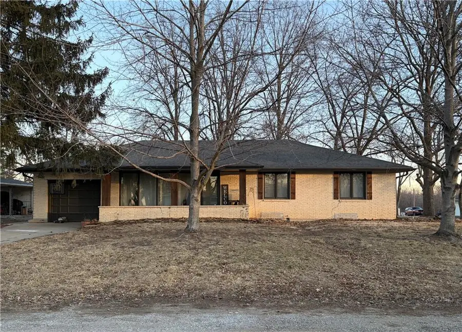 401 E College Street, Gallatin, MO 64640 - #3