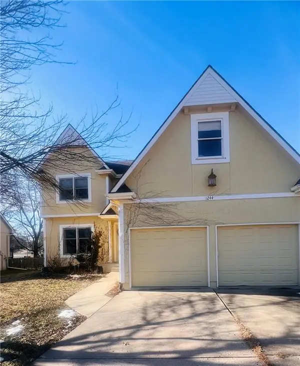 1244 SW Crossing Drive, Lee's Summit, MO 64081