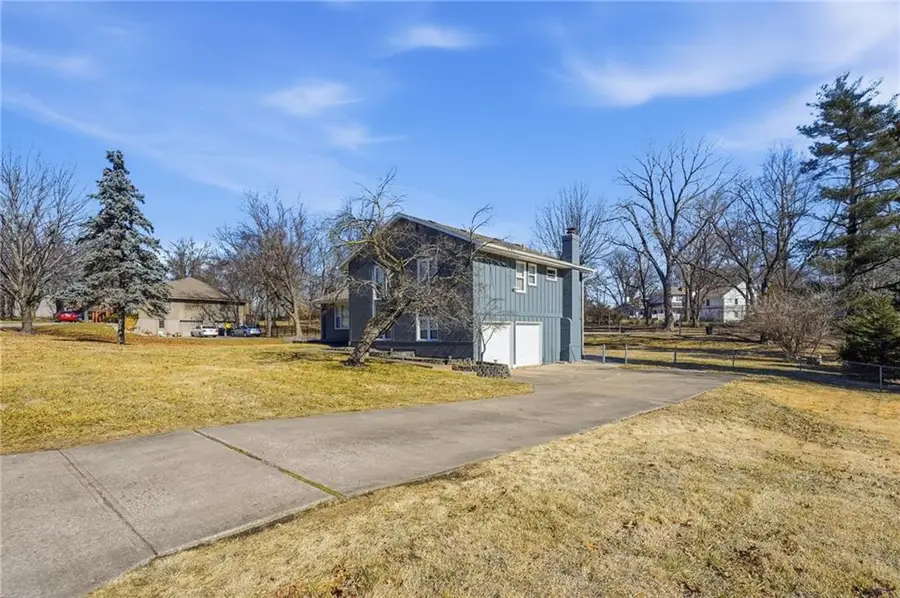 7001 N Cosby Avenue, Kansas City, MO 64151 - #3