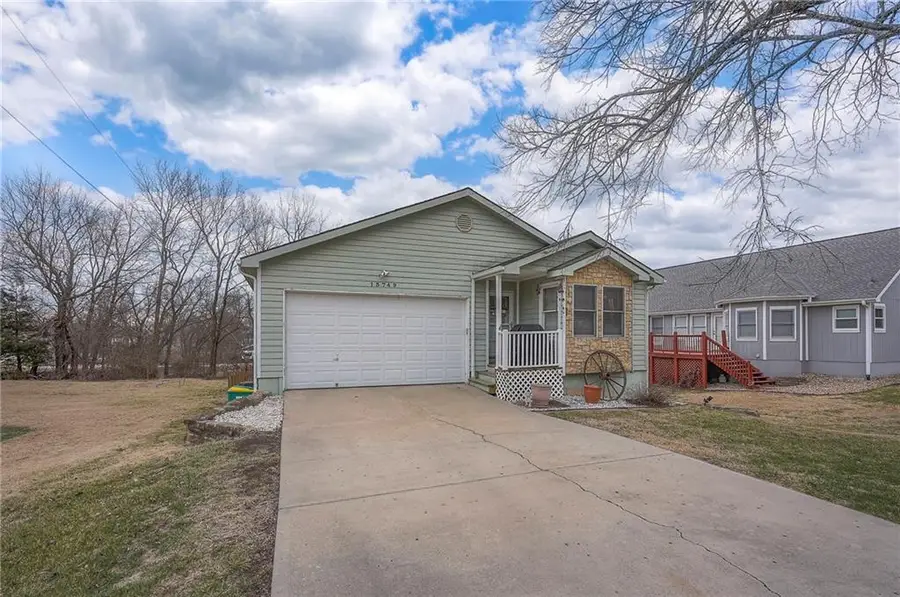 13749 Barber Avenue, Bonner Springs, KS 66012 - #2