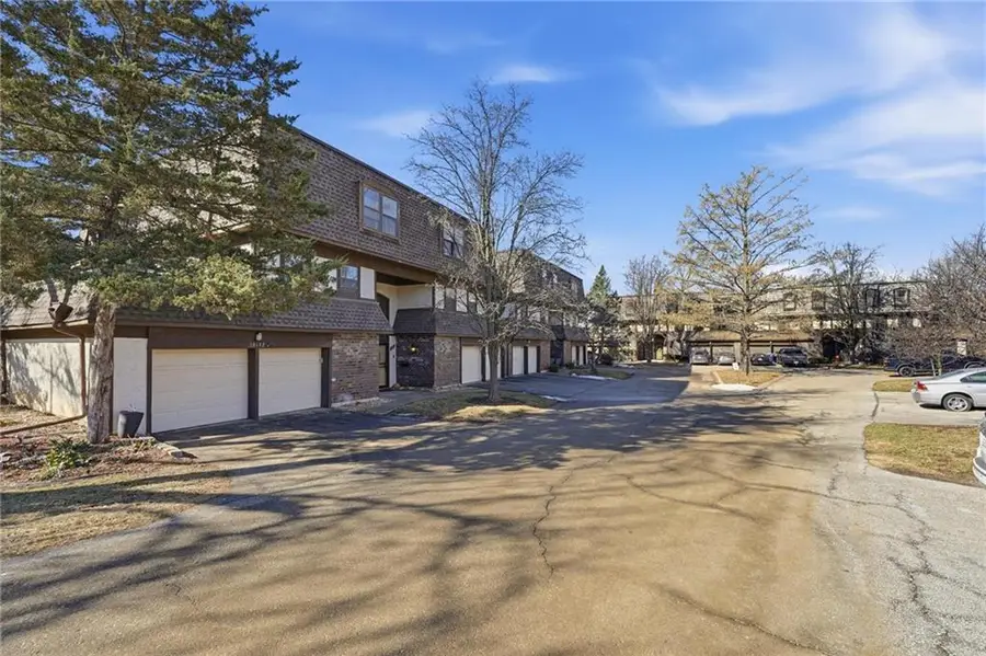 10132 Locust Street, Kansas City, MO 64131 - #2