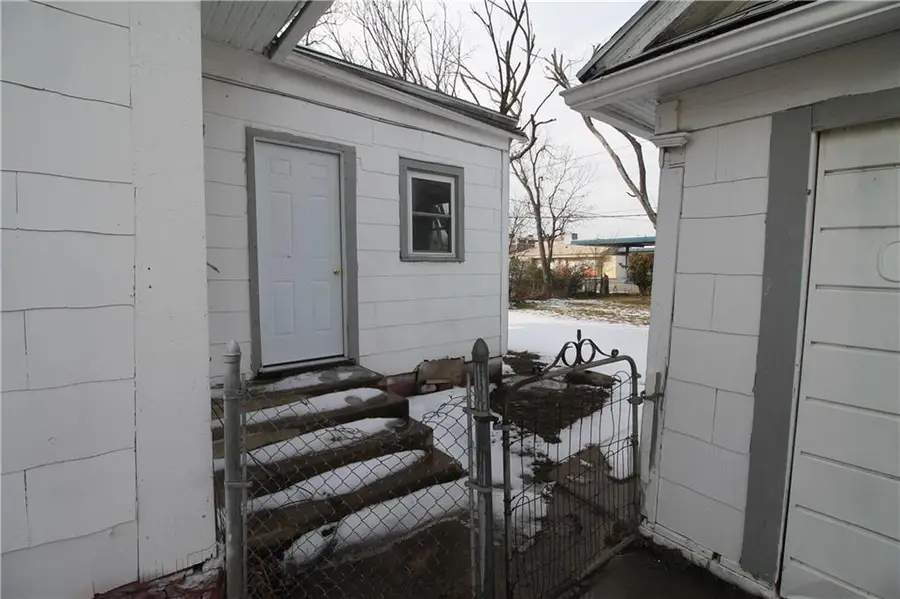 910 W 9th Street, Coffeyville, KS 67337 - #2