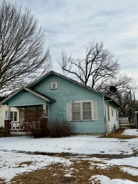 1309 W 4th Street, Coffeyville, KS 67337 - #1