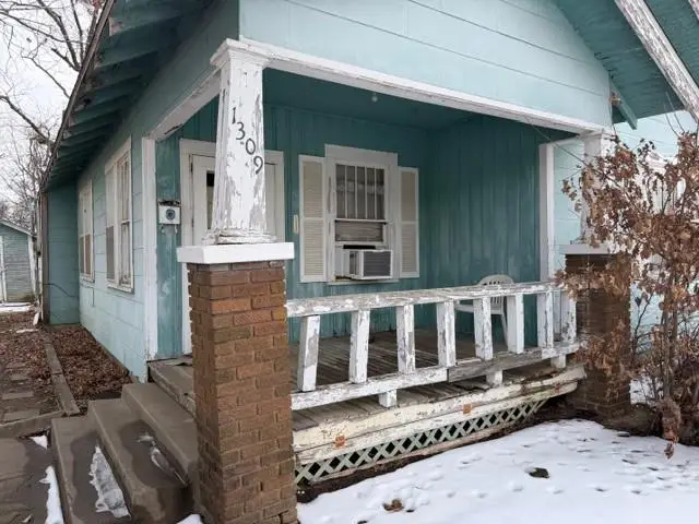 1309 W 4th Street, Coffeyville, KS 67337 - #2