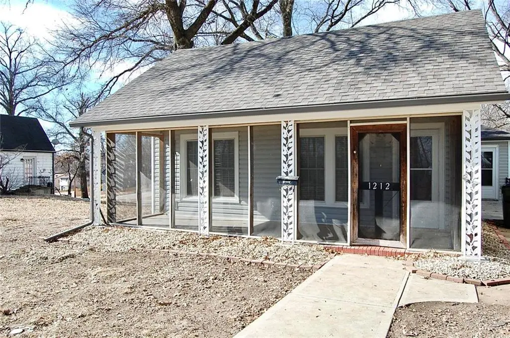 1212 S Esplanade Street, Leavenworth, KS 66048 - #1