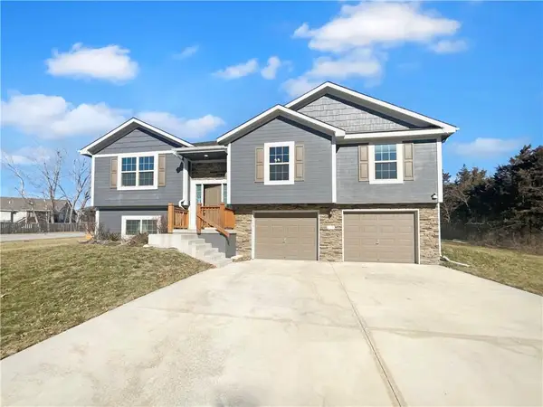 216 Greystone Way, Grain Valley, MO 64029