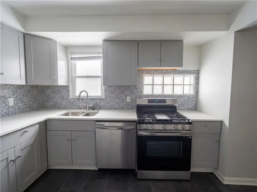 715 E 72nd Terrace, Kansas City, MO 64131 - #2