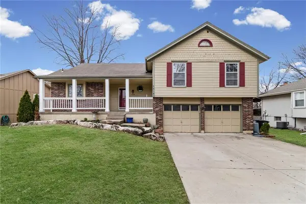 1618 SE Boone Trail, Lee's Summit, MO 64063
