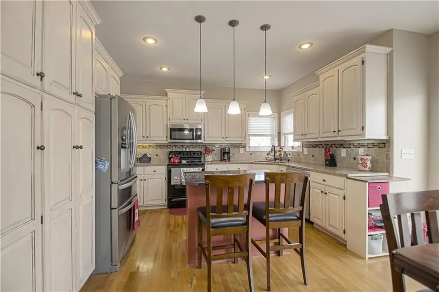 669 N Pine Circle, Gardner, KS 66030 - #3