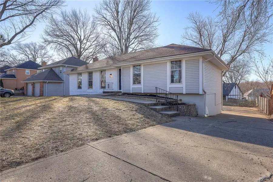 10411 W 49th Place, Shawnee, KS 66203 - #3