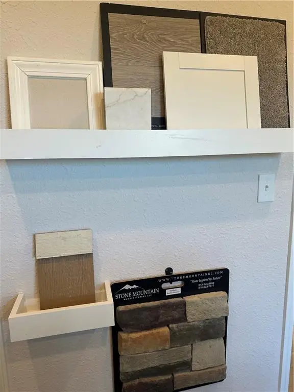 2628 Woodfield Drive, Tonganoxie, KS 66086