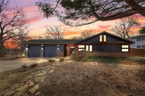 8824 Outlook Drive, Overland Park, KS 66207