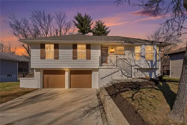 2203 N Gaines Drive, Clinton, MO 64735