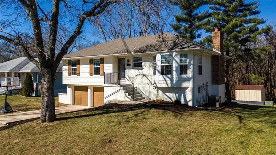 2203 N Gaines Drive, Clinton, MO 64735 - #2