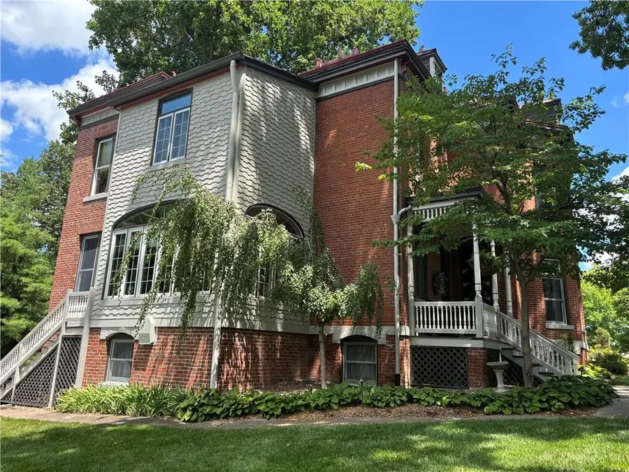 2204 Ashland Avenue, Saint Joseph, MO 64506 - #2