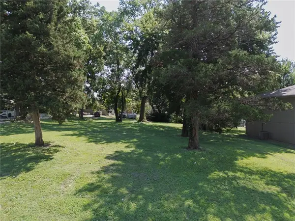 1913 Cleveland Terrace, Leavenworth, KS 66048