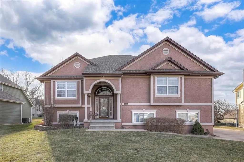 5118 SW Pelican Point, Lees Summit, MO 64082 - #1