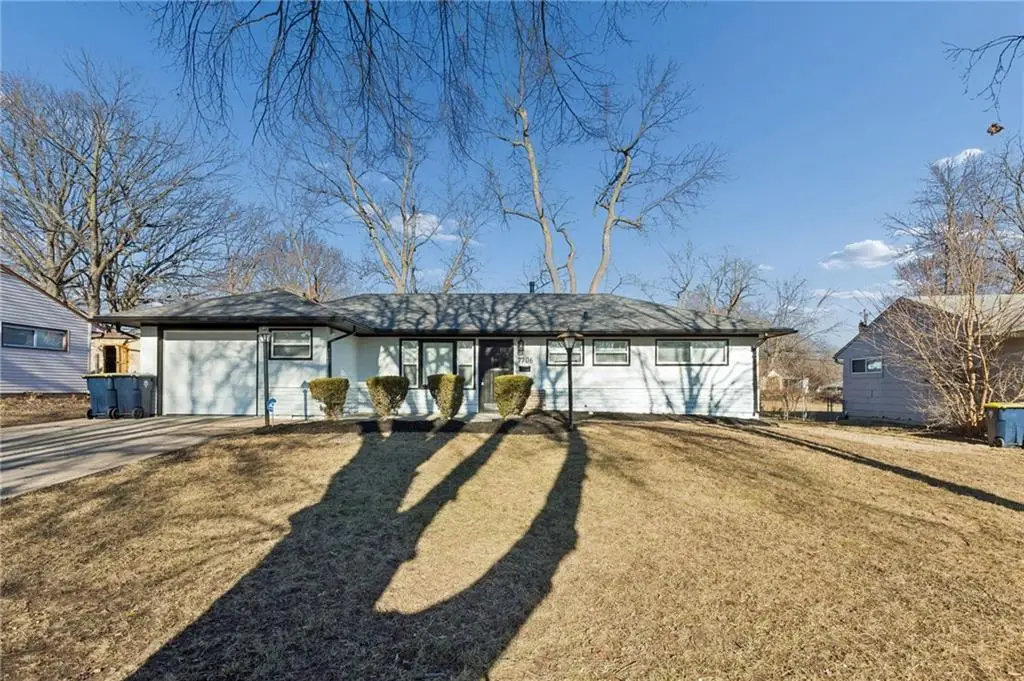 7706 E 110th Street, Kansas City, MO 64134 - #1