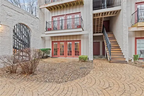 1111 W 46th Street #34, Kansas City, MO 64112