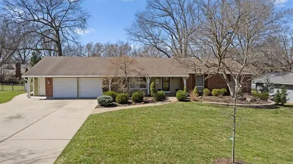 8912 Mohawk Lane, Leawood, KS 66206