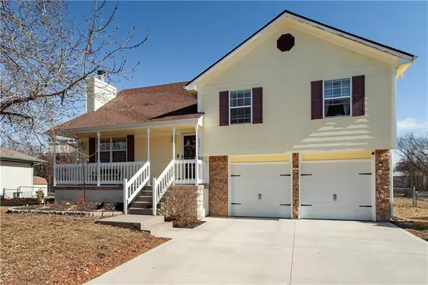 215 Pebblebrook Lane, Grain Valley, MO 64029