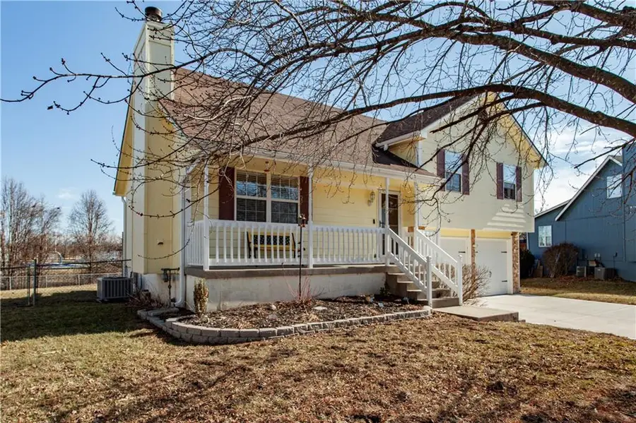 215 Pebblebrook Lane, Grain Valley, MO 64029 - #2