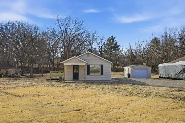 3220 Pickett Road, St Joseph, MO 64503