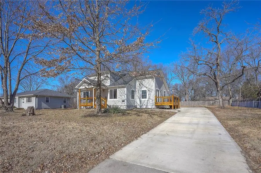 524 E Prairie Street, Olathe, KS 66061 - #3