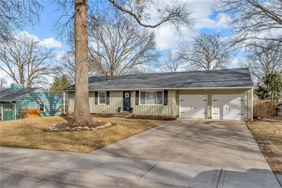 7609 Russell Road, Prairie Village, KS 66204 - #2