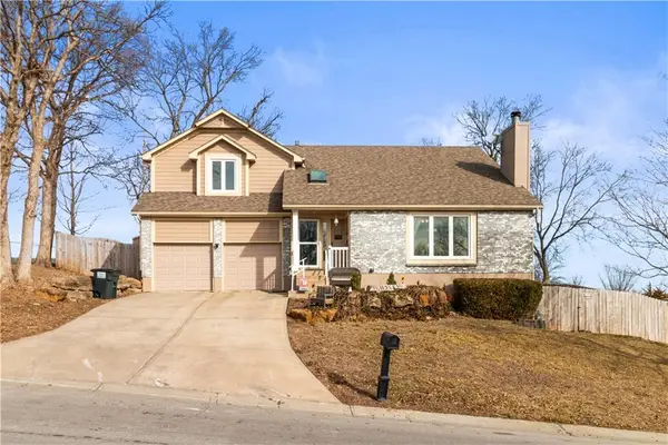 202 SW 25th Street, Oak Grove, MO 64075