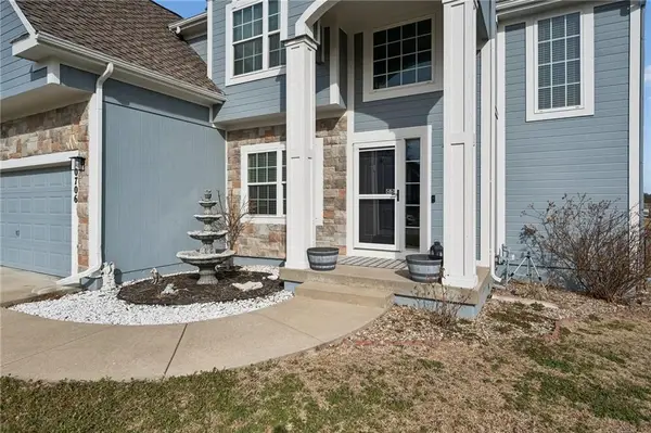 10706 Country Lane, Peculiar, MO 64078