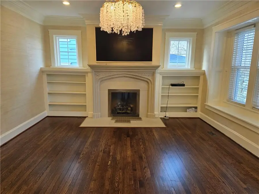 5530 Oak Street, Kansas City, MO 64113 - #2