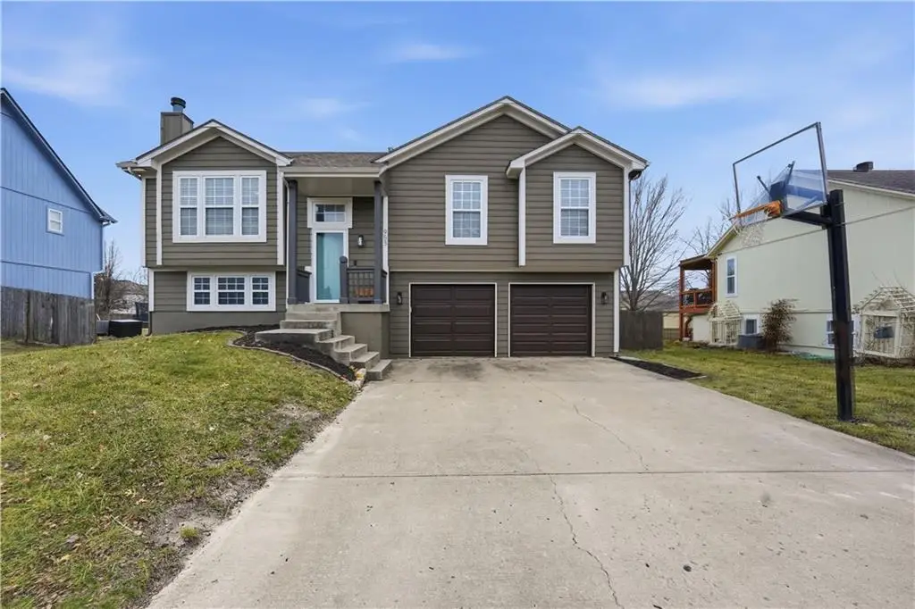 953 E Cottage Creek Drive, Gardner, KS 66030 - #1