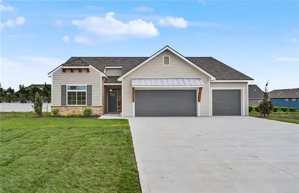 1013 Bluestem Circle, Baldwin City, KS 66006