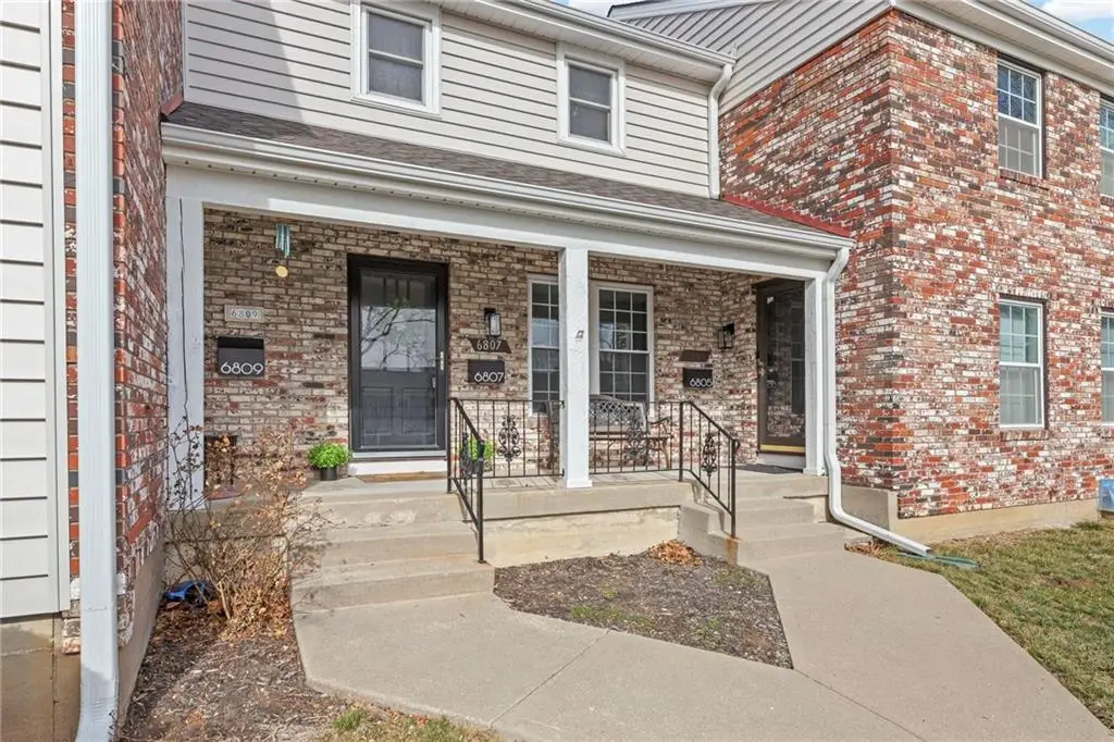 6807 N Askew Circle, Gladstone, MO 64119 - #1