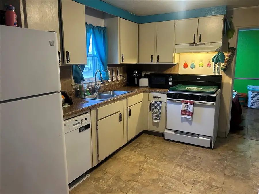 705 Yoeke Street, Tonganoxie, KS 66086 - #2